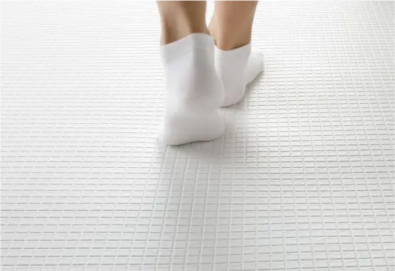 お掃除ラクラクほっカラリ床