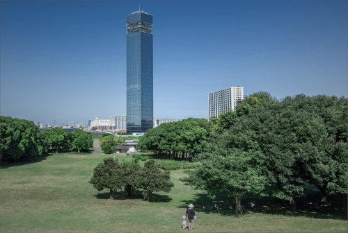 円形芝生広場