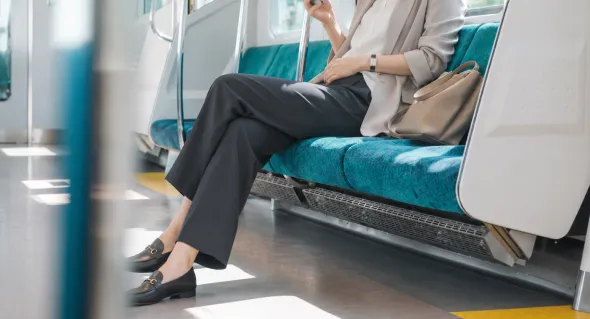 始発駅を利用できる通勤のイメージ写真